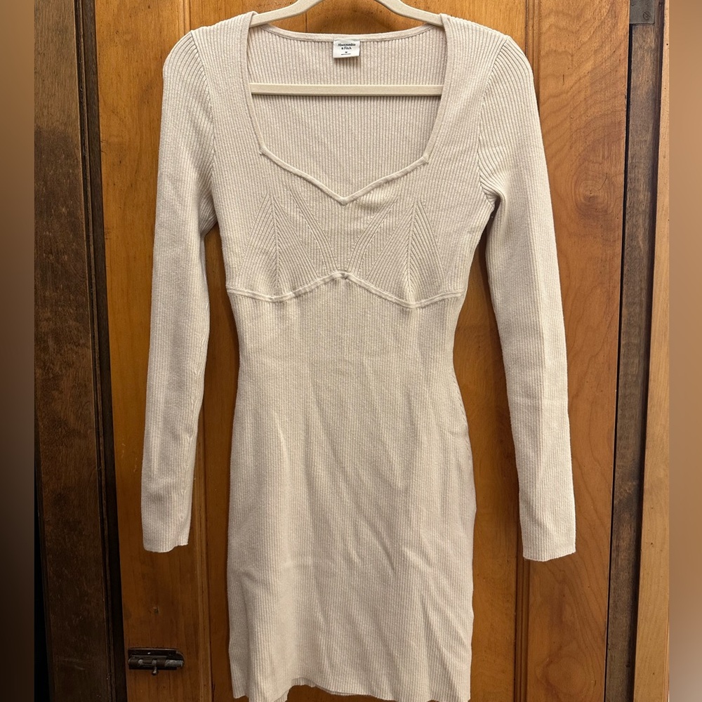ABERCROMBIE Long-Sleeve Sweetheart Mini Sweater Dress in Cream Color (Size M)